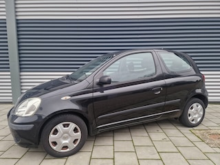 Toyota Yaris 1.3 VVT-i Idols nieuwe apk, NAP.