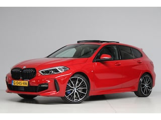 BMW 118i M-sport | panoramadak | head-up | harmankardon | achteruitrijcamera | sfeerverlichting | M sportstoelen