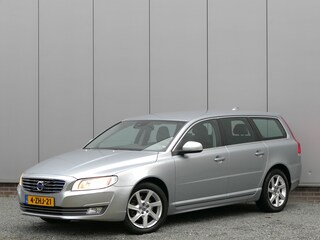 Volvo V70 T4 Nordic+ Nieuwe distributieriem / Leer / Standkachel / Navi /