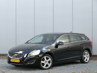 Volvo V60 1.6 T3 Momentum Leer / Afneembare trekhaak / Navi / Cruise contr