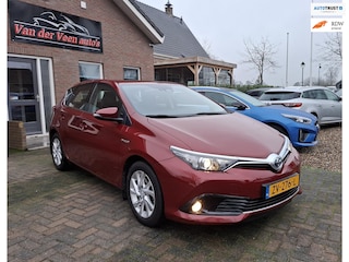 Toyota Auris 1.8 Hybrid Energy Plus. Dealer onderhouden, zeer netjes en luxe. O.a. stoelverw, camera, navi, afn.trekhaak, etc.