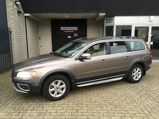 Volvo XC70 2.4 D5 Summum / LEDER / NAVI / TREKHAAK / FRISSE AUTO
