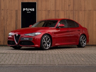 Alfa Romeo Giulia 2.0T Q2 | Race-mode | Rosso Competizione | Veloce stoelen | Harman/Kardon | Orig. NL