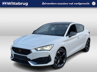 Cupra Leon 1.4 e-Hybrid 204pk Performance DSG Automaat / Panorama dak / LM18 inch / Navigatie / Full LED / Parkeersensoren A / Keyless