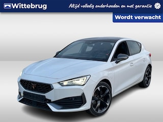 Cupra Leon 1.4 e-Hybrid 204pk Performance DSG Automaat / Panorama dak / LM18 inch / Navigatie / Full LED / Parkeersensoren A / Keyless
