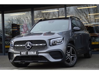Mercedes-Benz GLB 200 AMG Led Panorama Widescreen Sfeer Camera Night CarPlay Pdc