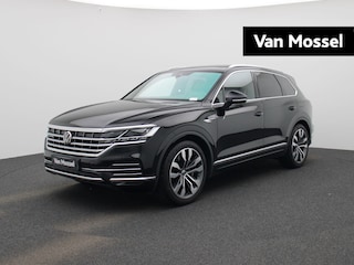 Volkswagen Touareg Atmosphere 3.0 TSi eHybrid 4MOTION 381 PK | R-line | Automaat | Navigatie | Panoramadak | 360 Camera | Adaptive Cruise Control | Softclose | Head-up display | Stoelverwarming | Lichtmetalen velgen | Privacy glass |