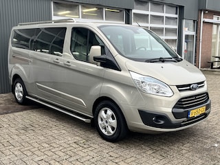 Ford Transit Custom 310 2.2 TDCI L2H1 Limited DC Airco Cruise control Trekhaak 2800kg trekgewicht 6-Persoons Stoelverwarming Bluetooth handsfree Parkeersensoren voor en achter Schuifdeur links en rechts 1e eigenaar Euro 5