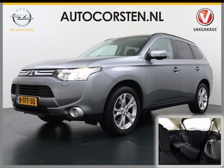 Mitsubishi Outlander 2.0I AUT 7-Persoons ! Trekhaak Ecc Cruise Control Keyless Intense+ Bluetooth Lmv 18" Privacy Glas Rockford-Fosgate®-Audio Origineel Nederlandse Auto 1.600kg trekvermogen Slechts 1425-leeg-gewicht!