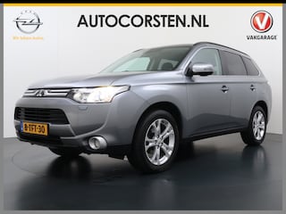 Mitsubishi Outlander 2.0I AUT 7-Persoons ! Trekhaak Ecc Cruise Control Keyless Intense+ Bluetooth Lmv 18" Privacy Glas Rockford-Fosgate®-Audio Origineel Nederlandse Auto 1.600kg trekvermogen Slechts 1425-leeg-gewicht!