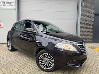 Lancia Ypsilon 0.9 TwinAir Silver Plus [Airco|LM velgen|Elek.pakket|2e eig|Nette auto]