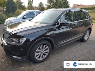 Volkswagen Tiguan 1.4 TSI 125 pk Connected Series | Navigatie | Parkeersensoren | Cruise control |