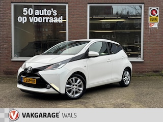 Toyota Aygo 1.0 VVT-i x-play | Airco | Camera | Cruise | Leer | Stoelverwarming