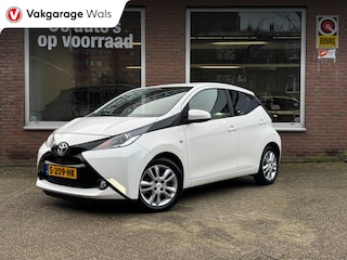 Toyota Aygo 1.0 VVT-i x-play | Airco | Camera | Cruise | Leer | Stoelverwarming