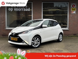 Toyota Aygo 1.0 VVT-i x-play | Airco | Camera | Cruise | Leer | Stoelverwarming