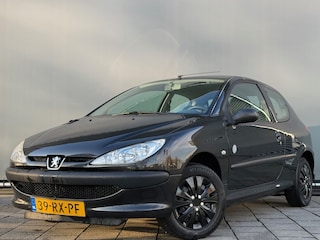 Peugeot 206 BWJ 2005 | 1.4 75PK X-Design | AIRCO | STUURBEKR | RADIO/CD |