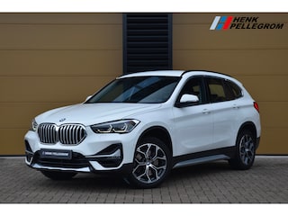 BMW X1 sDrive20i Executive * Trekhaak * Face Lift  model * LED * Sportstoelen *