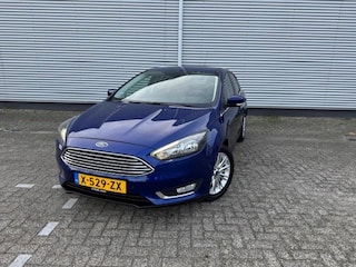 Ford Focus 1.0 First Edition,elec sportstoelen 1/2 leder,navigatie,cruisecontrol,stoelverwarming