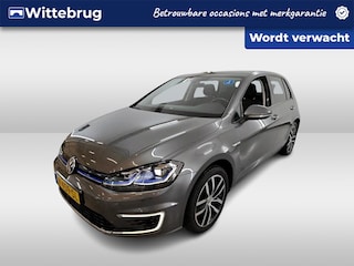 Volkswagen Golf E-DITION 136pk / Navigatie / LED / Parkeersensoren / LM 17 inch / APP
