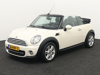 Mini Cooper Cabrio 1.6 Chili De Mini Cabrio 1.6 Cooper Chili uit 2011 is een stijlvolle en sportieve auto die rijplezier perfect combineert met karakter. Dankzij het tijdloze Mini-design en het elektrisch bedienbare cabr Airco auto, Bandenspanningscontrolesysteem, Boordcomputer, Elektronisch Stabiliteits Programma, Elektronische remkrachtverdeling, Parkeersensor achter, Stuurwiel multifunctioneel