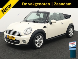 Mini Cooper Cabrio 1.6 Chili De Mini Cabrio 1.6 Cooper Chili uit 2011 is een stijlvolle en sportieve auto die rijplezier perfect combineert met karakter. Dankzij het tijdloze Mini-design en het elektrisch bedienbare cabr Airco auto, Bandenspanningscontrolesysteem, Boordcomputer, Elektronisch Stabiliteits Programma, Elektronische remkrachtverdeling, Parkeersensor achter, Stuurwiel multifunctioneel