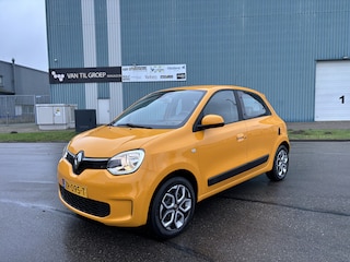 Renault Twingo 1.0i SCe Collection 75 PK. Slechts 13.000 KM !!! Gewoon een nieuwe auto !!
