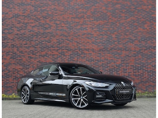 BMW 4-serie Coupé 420i | M-Sport - HUD - Schuifdak