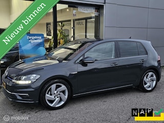 Volkswagen Golf 1.5 TSI Highline Virtual cockpit/Apple carplay/PDC