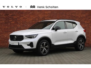Volvo XC40 B4 Plus Dark | Verwarmde Stoelen+Stuurwiel | Semi- Elektrische Trekhaak | Verwarmbare Voorruit | AppleCarplay / AndroidAuto | Keyless Entry/Start | Harman Kardon Premium Audio | Park Assist |
