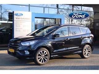 Ford Kuga 1.5 150PK ST-LINE EL-TREKHAAK EL-ACHTERKLEP KEYLESS WINTERPACK BI-XENON CAMERA HALF-LEDER APPLE/ANDROID 2000KG TREKGEWICHT!