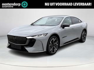 Mazda 6e Takumi Plus Long Range 80 kWh | Dit jaar nog rijden 17% bijtelling | Stoelverwarming/verkoeling | Stuurverwarming | Panoramadak | Adaptive cruise-control | Tan-nappa leder interieur | 360-Camera | SONY-premium audiosysteem |