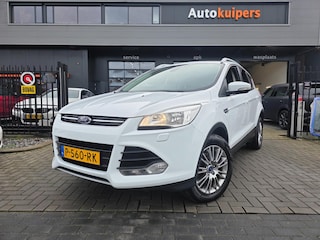 Ford Kuga 1.6 Titanium | Met o.a. panoramadak, navigatie, AppleCarPlay/AndroidAuto, camera en trekhaak!