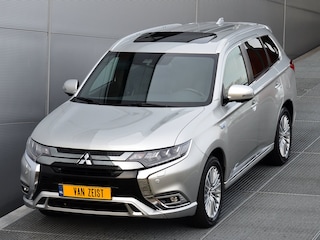 Mitsubishi Outlander PHEV 2.4 INSTYLE 4WD | PLUG IN HYBRID | V2G | FULL OPTIONS | SCHUIFDAK | ADAPTIEF CRUISE | TREKHAAK 1500KG | FABRIEKSGARANTIE TOT 09-2029* | ALL IN RIJKLAARPRIJS