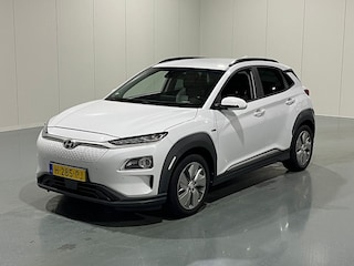 Hyundai Kona EV Premium 64 kWh Leer | AppleCarplay | LMV 17" | LED | Warmtepomp | 3 fase | NL auto