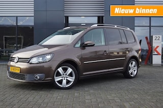 Volkswagen Touran 1.4 TSI DSG Highline / Navi / 17 Inch LM / Xenon/ Park-assist / Climatronic