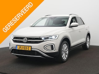 Volkswagen T-Roc 1.5 TSI Style Automaat - Navigatie - Park Assist - Stoelverwarming - ACC