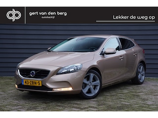 Volvo V40 1.6 T4 Momentum - 180 PK - TREKHAAK - CAMERA - KEYLESS - CLIMA - CRUISE -