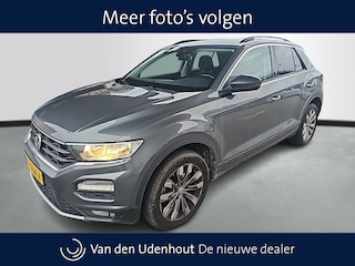 Volkswagen T-Roc 1.0 TSI Style Executive | Navi | Privacy Glass | 17" velgen | Trekhaak |