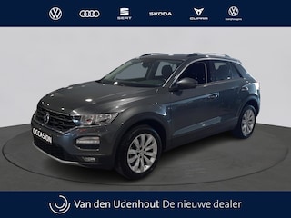 Volkswagen T-Roc 1.0 TSI Style Executive | Navi | Privacy Glass | 17" velgen | Trekhaak |