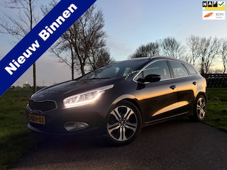 Kia Ceed Cee'd Sportswagon 1.6 CRDi Business Pack | Camera | Navi | Clima | 17" Velgen | Trekhaak | PDC | Cruise | LED |