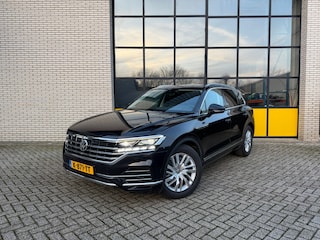 Volkswagen Touareg 3.0V6 Full option R-Line, Luchtvering, Night vision & Trekhaak