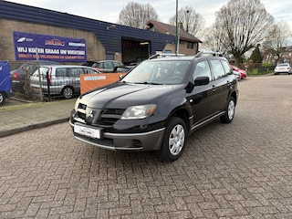 Mitsubishi Outlander 2.0 Comfort AIRCO + TREKHAAK!