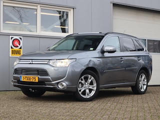 Mitsubishi Outlander 2.0 PHEV Instyle+ / Trekhaak / Schuifdak / Leder / Camera