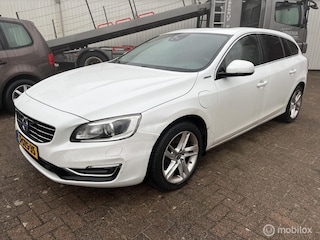 Volvo V60 2.4 D6 AWD Plug-In Hybrid Summum schade rijd goed