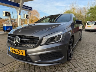 Mercedes-Benz A-klasse 180 Ambition / Parkeersensoren / Panoramadak / Bluetooth / Navi