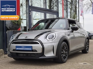 Mini Cooper 1.5 | Automaat | ECC | Navigatie | LM Velgen | PDC + Camera |