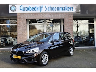 BMW 2-serie Tourer 216i Centennial Executive 7p. DEALEROND. TREKHAAK NAVI CRUISE PDC CLIMA LMV NAP ELEK.ACHTERKLEP ENZ!
