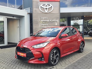 Toyota Yaris 1.5 Hybrid 130 Executive NIEUW DIRECT LEVERBAAR BLIND SPOT STOEL/STUURVERW PARK-SENSOREN 17'' KEYLESS
