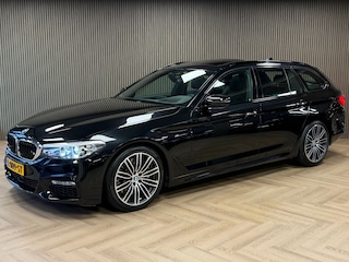 BMW 5-serie Touring 540i M xDrive High Executive AUT. PANORAMADAK HEAD-UP NAVIGATIE CAMERA STOELVERWARMING LEDER SFEERVERLICHTING