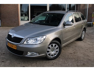 Skoda Octavia Combi 1.2 TSI Airco, Cruise control, Elektrische ramen V, Mistlampen, Armsteun voor, Centrale deurvergrendeling